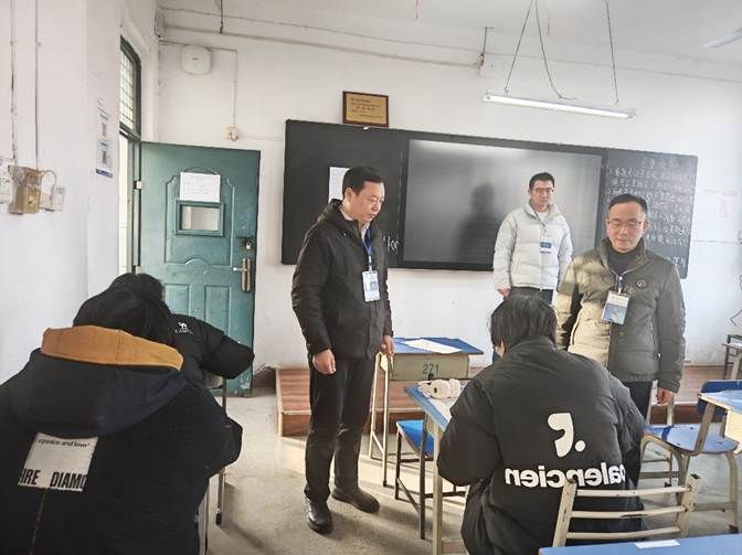 房间里的人 AI 生成的内容可能不正确。