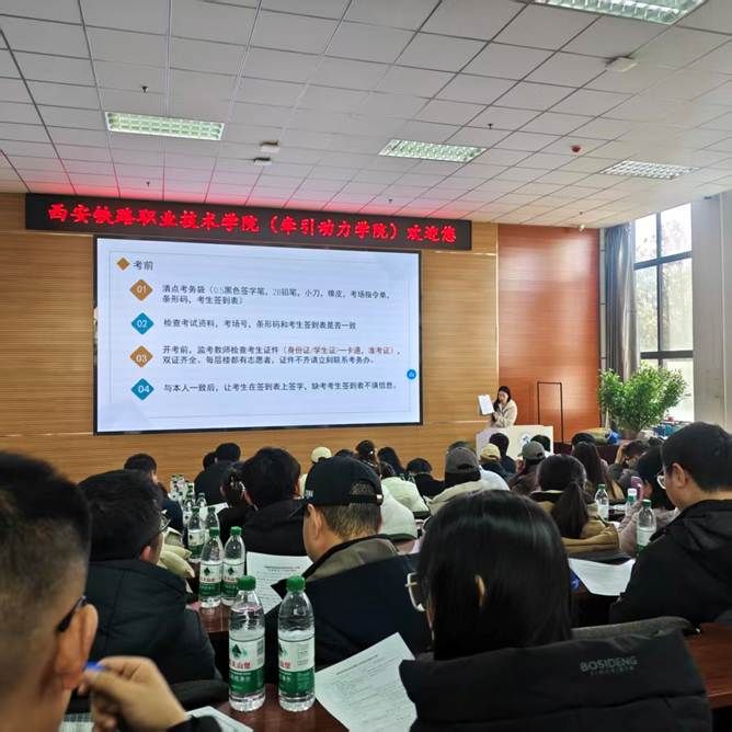 会议室里的人们 AI 生成的内容可能不正确。