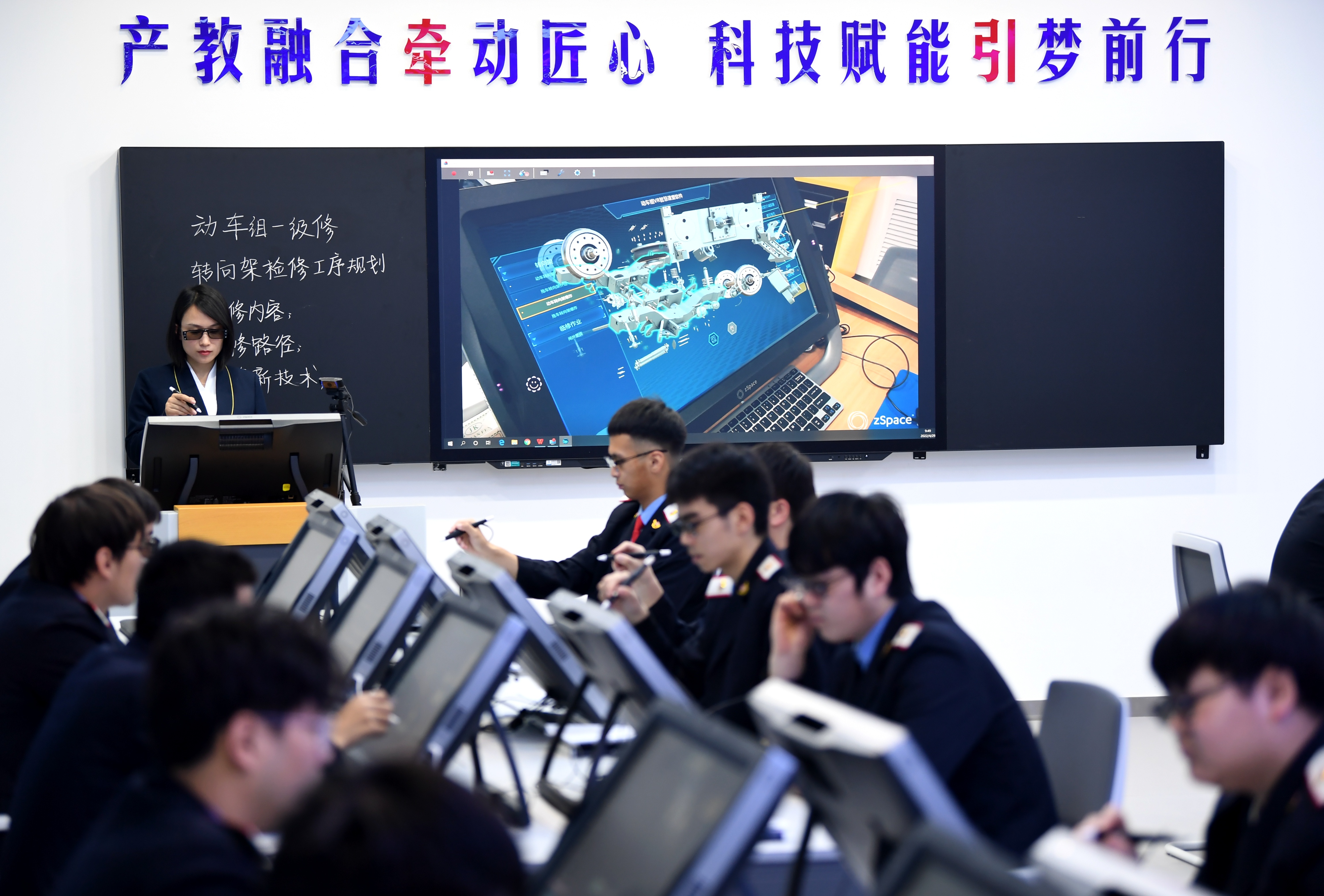 发展特色职业教育培养优质轨道交通人才