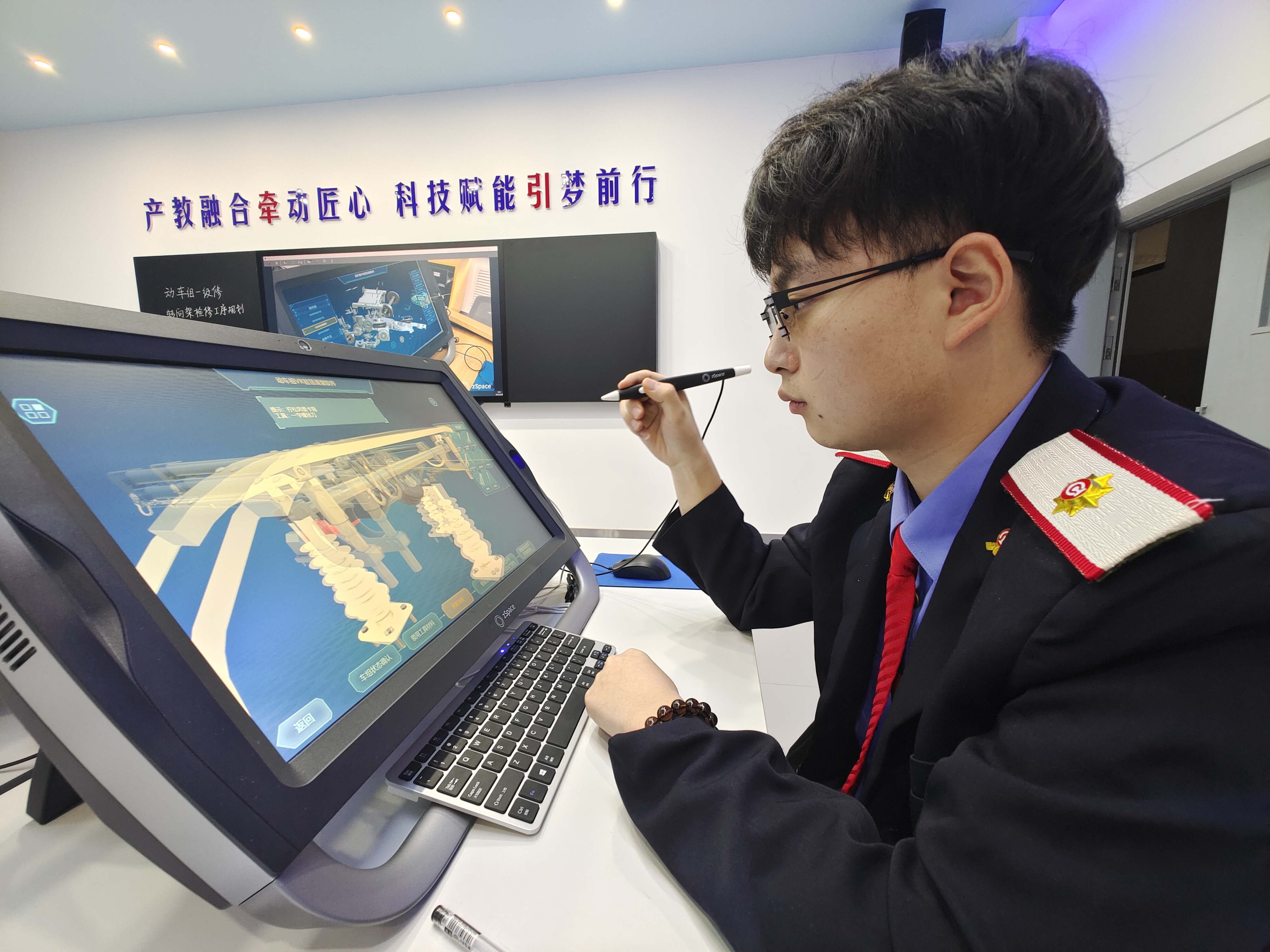 发展特色职业教育培养优质轨道交通人才